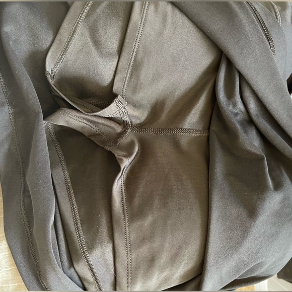 Patagonia run skirt, attached shorts underneath. Excellent condition. Size L - Picture 2 of 4